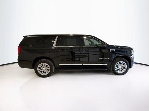 Used 2025 GMC Yukon XL Denali image 8