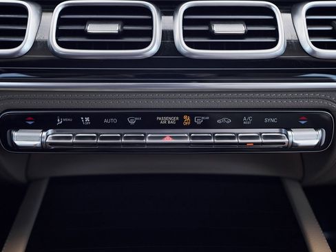 Used 2025 Mercedes-Benz GLS 580 4MATIC image 53