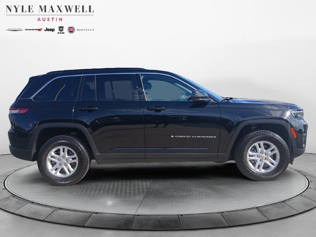 Used 2025 Jeep Grand Cherokee Laredo RWD image 17