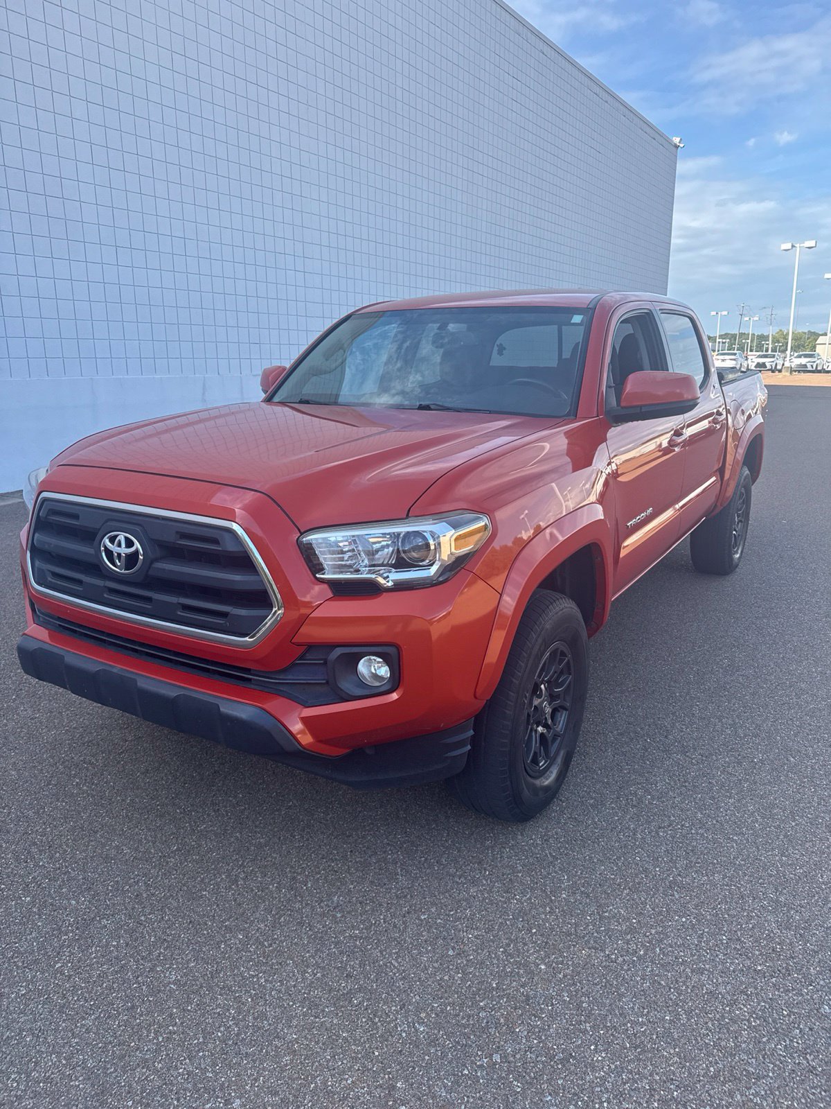 Used 2017 Toyota Tacoma SR5 w/ Tow Package RWD image 16