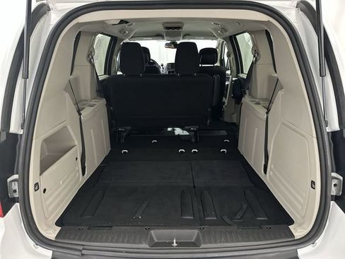 Used 2019 Dodge Grand Caravan SE FWD image 21