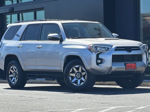 Used 2023 Toyota 4Runner TRD Off-Road Premium w/ Moonroof Package AWD/4WD image 2
