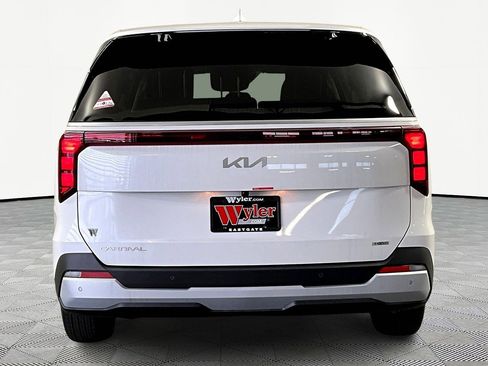 New 2026 Kia Carnival LXS FWD image 5