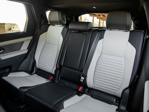 Used 2024 Land Rover Discovery Sport Dynamic SE image 21