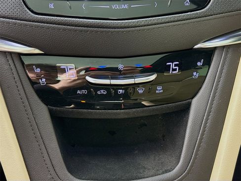 Used 2019 Cadillac XT5 Premium Luxury image 16