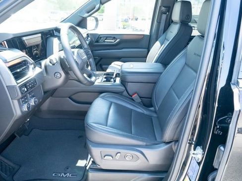 Used 2025 GMC Yukon Denali AWD/4WD image 18