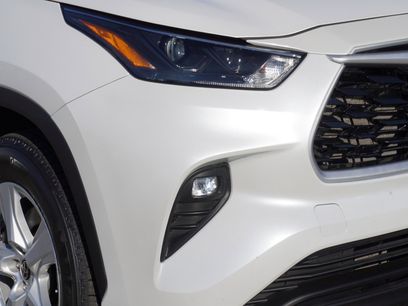 Used 2024 Toyota Highlander LE