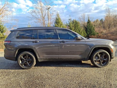 Certified 2023 Jeep Grand Cherokee L Altitude image 6