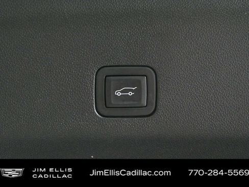 Used 2025 Chevrolet Suburban LT image 32