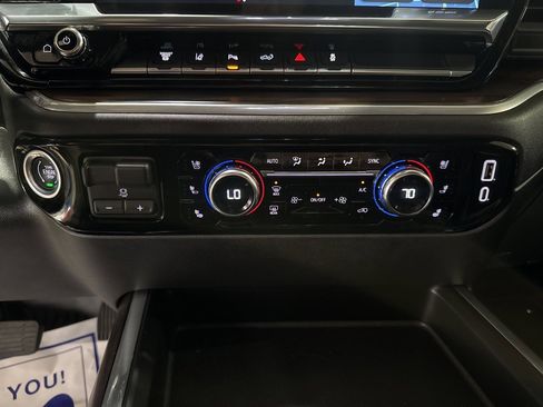 Used 2024 GMC Sierra 3500 SLT w/ SLT Convenience Package image 37