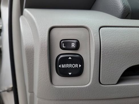 Used 2011 Toyota Camry image 22