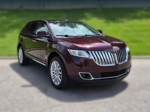 Used 2011 Lincoln MKX 2WD w/ 102A Rapid Spec Order Code image 24