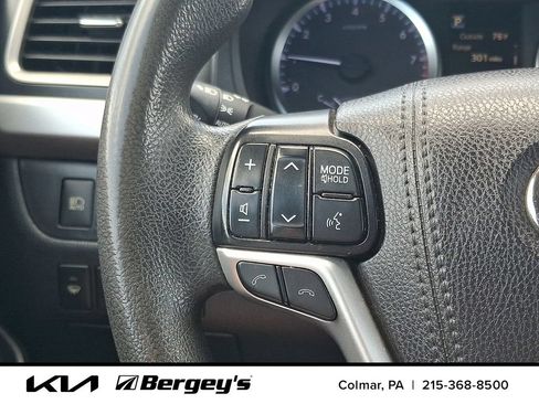 Used 2019 Toyota Highlander LE AWD/4WD image 22