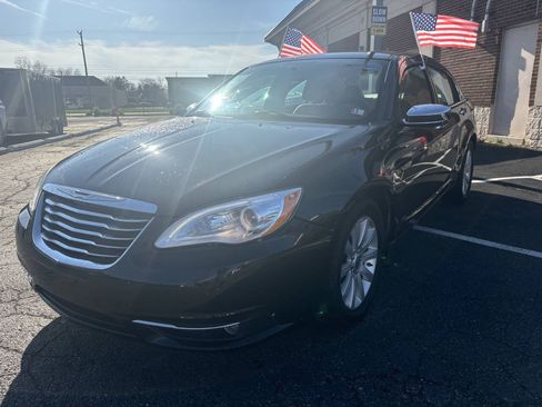 Used 2014 Chrysler 200 Limited w/ Sun/Sound Group FWD image 2
