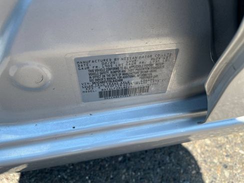 Used 2025 Nissan Versa SV FWD image 28