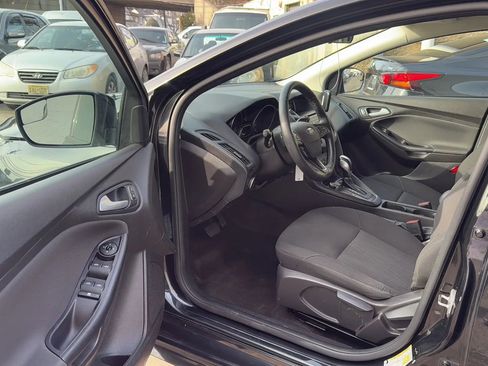 Used 2015 Ford Focus SE w/ SE Sport Package image 23