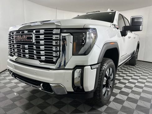 New 2025 GMC Sierra 2500 Denali w/ Denali Reserve Package image 5