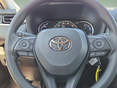Used 2025 Toyota RAV4 LE image 25