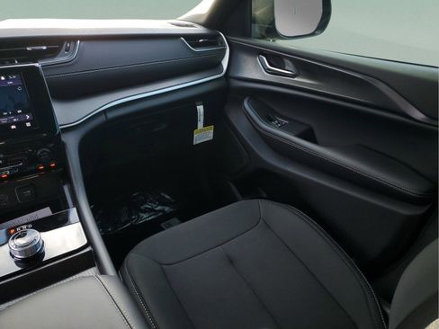 New 2025 Jeep Grand Cherokee L Laredo w/ Luxury Tech Group I RWD image 12