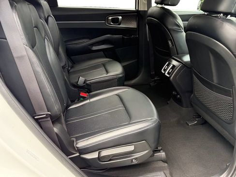 Certified 2023 Kia Sorento EX AWD/4WD image 10