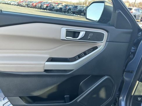 Used 2021 Ford Explorer XLT image 14