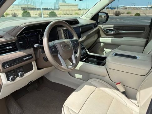Used 2021 GMC Yukon Denali w/ Denali Premium Package AWD/4WD image 11
