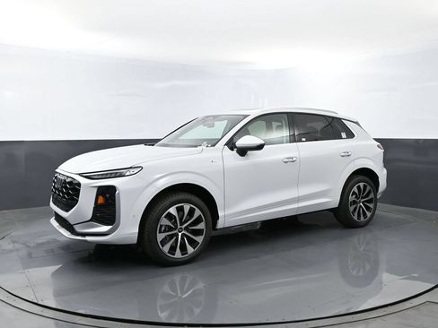 New 2026 Audi Q3 quattro 2.0T AWD/4WD image 1