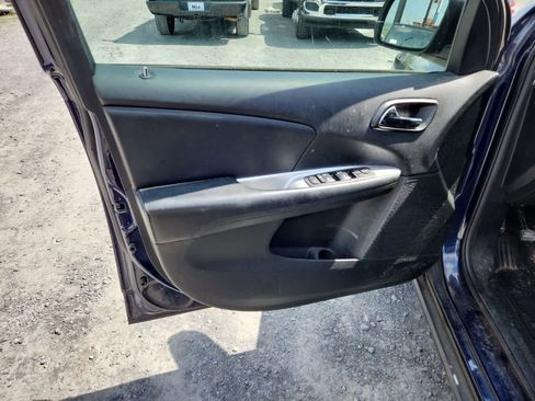 Used 2018 Dodge Journey SE image 16