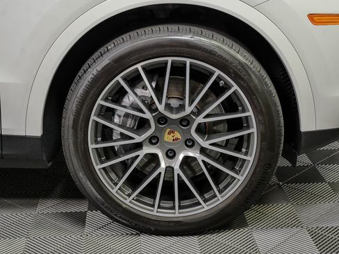 Certified 2022 Porsche Cayenne AWD/4WD image 40
