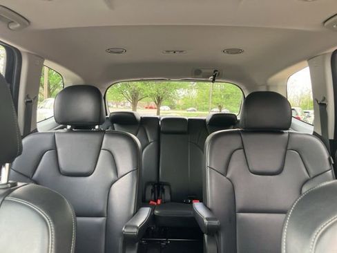 Used 2025 Kia Telluride S FWD image 32