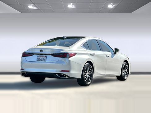 Used 2024 Lexus ES 350 w/ Premium Package FWD image 9