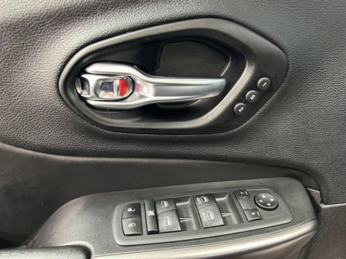 Used 2021 Jeep Cherokee Limited w/ Elite Package AWD/4WD image 22