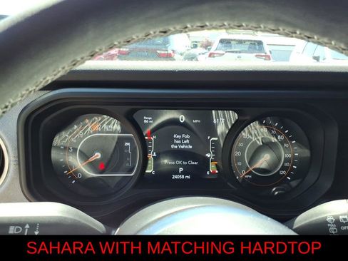 Used 2025 Jeep Wrangler Unlimited Sahara AWD/4WD image 14