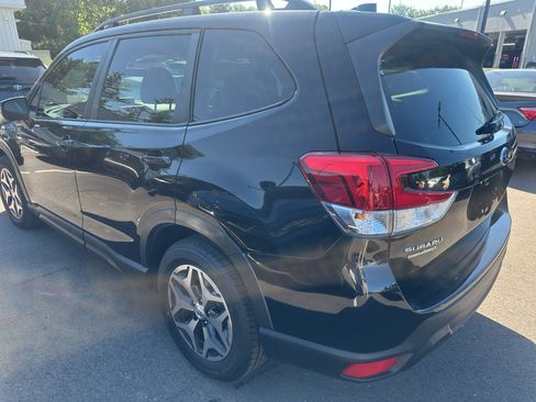 Used 2022 Subaru Forester Premium AWD/4WD image 9