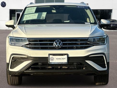Used 2022 Volkswagen Tiguan SE w/ Panoramic Sunroof Package image 9