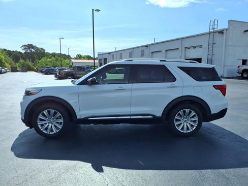 Used 2021 Ford Explorer Limited w/ Equipment Group 301A AWD/4WD image 6