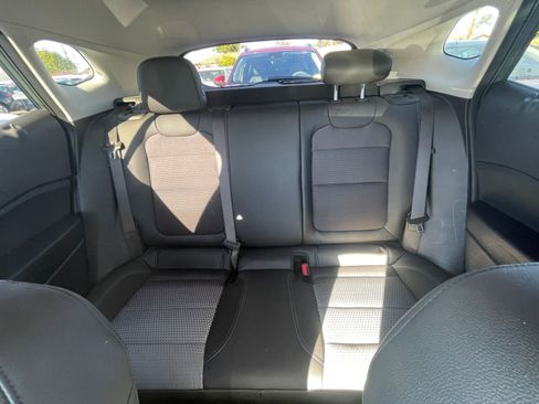 Used 2025 Chevrolet Trax LT image 37