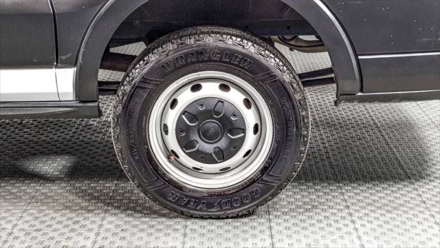Used 2022 Ford Transit 250 Low Roof RWD image 30