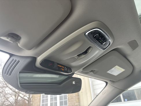 Used 2018 Volvo XC60 T6 Momentum w/ Convenience Package image 22