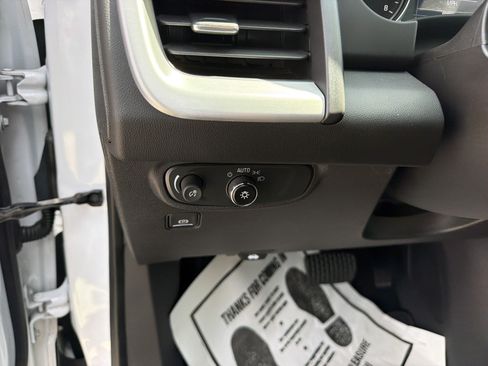 Used 2021 GMC Terrain SLE w/ Driver Convenience Package AWD/4WD image 16