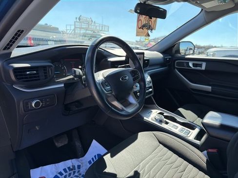 Used 2021 Ford Explorer XLT image 11