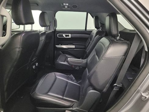 Used 2021 Ford Explorer XLT w/ Equipment Group 202A AWD/4WD image 18