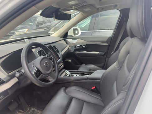 Certified 2023 Volvo XC90 B6 Ultimate w/ Lounge Package image 18