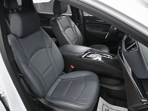 Used 2024 Buick Enclave Premium image 43