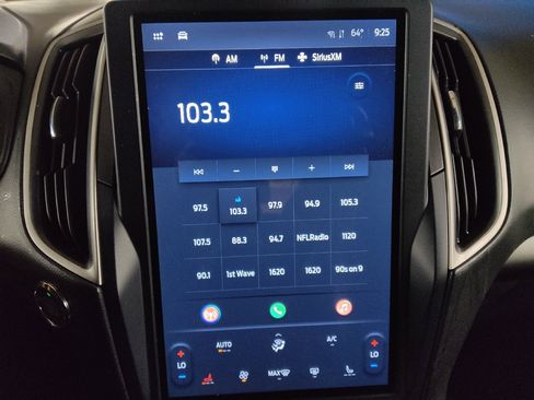 Used 2023 Ford Edge SEL image 25