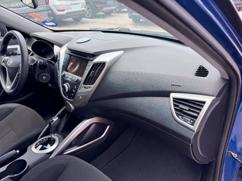 Used 2016 Hyundai Veloster FWD image 5