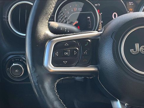 Used 2018 Jeep Wrangler Unlimited Sahara AWD/4WD image 15