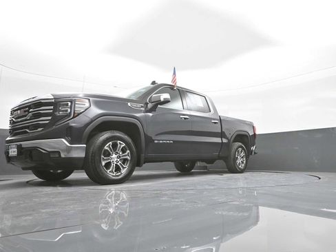Used 2025 GMC Sierra 1500 SLT AWD/4WD image 38
