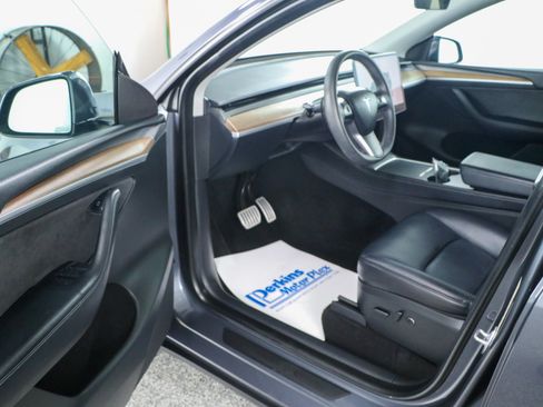 Used 2023 Tesla Model Y Performance AWD/4WD image 3