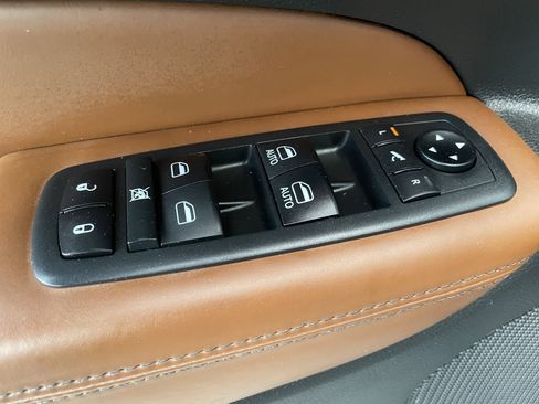 Used 2020 Jeep Grand Cherokee Overland image 11